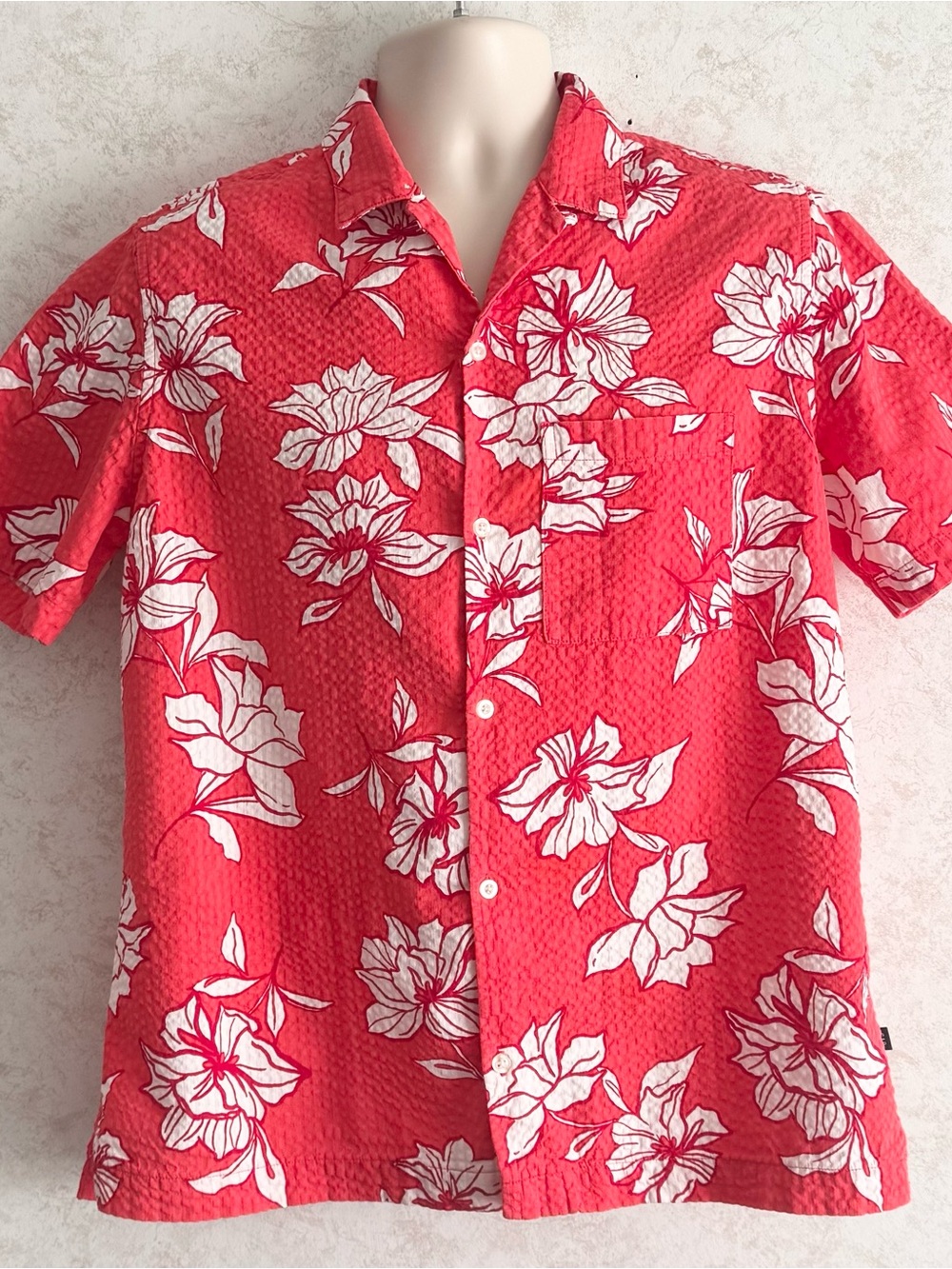 Gap Men's Hawaiian Seersucker Button Up Shirt Red White Floral Size Medium